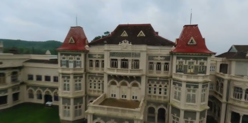 Digvir Nivas Palace of Maharaja, Navsari, Gujarat - Vushii.com Digvir Nivas Palace of Maharaja, Navsari, Gujarat - Vushii.com